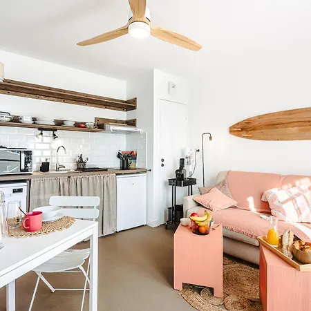 Les Pins, Vue Apartment