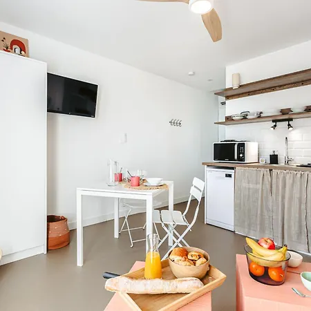 Les Pins, Vue Apartment